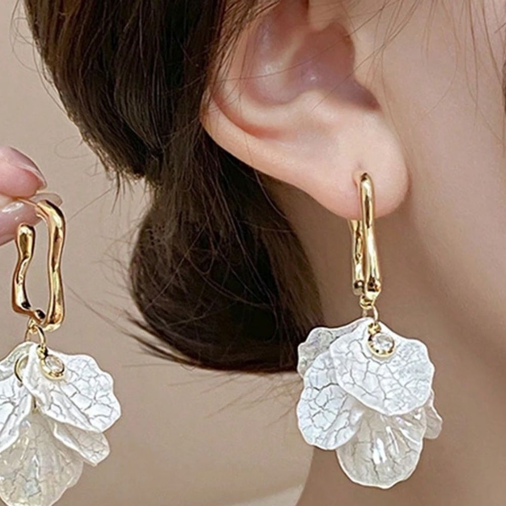 Gold Earrings with Intricate Detailing A1323